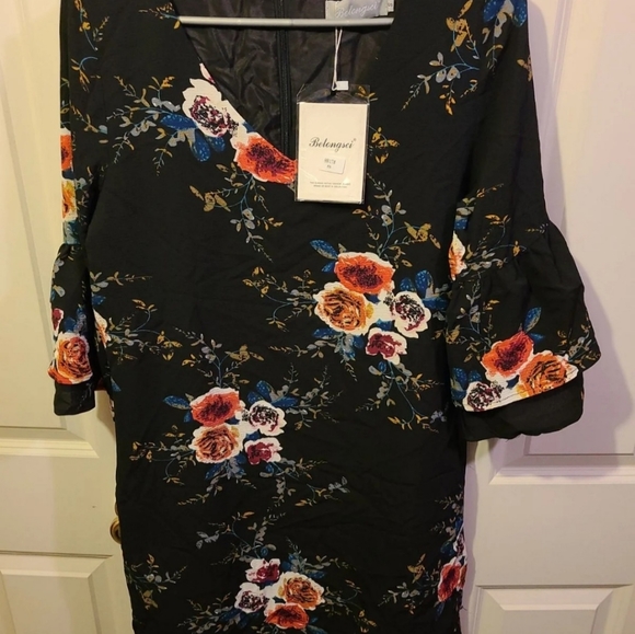 Black Floral Bell Sleeve Dress Size Small - NWT - Picture 4 of 4